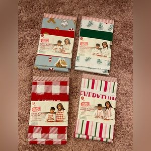 NWT Christmas Adult and Child Matching Apron Sets